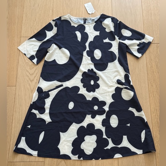 Dresses & Skirts - Navy & White Floral Dress With Pockets | Size M NWT